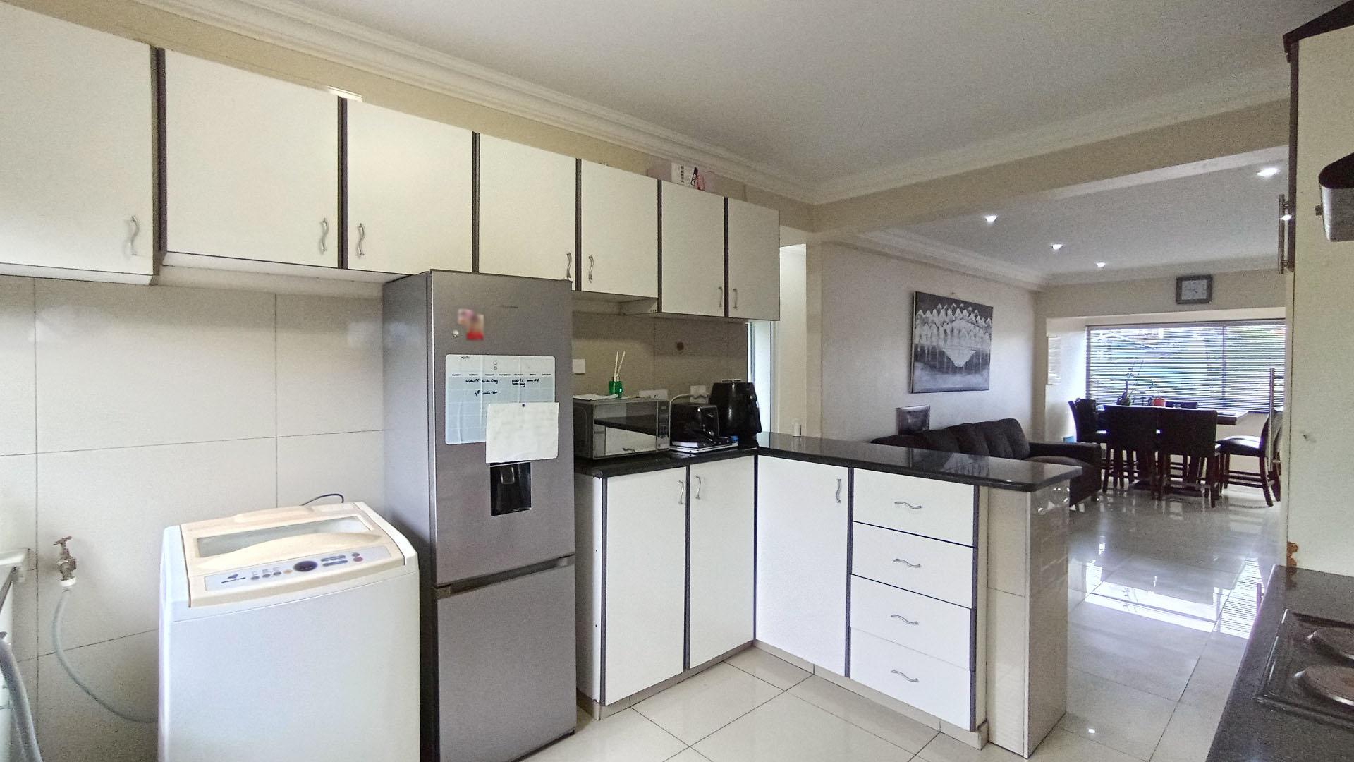 Kitchen - 19 square meters of property in Greenwood Park