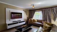 Lounges - 23 square meters of property in Castleview