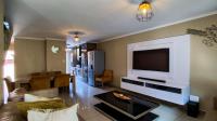 Lounges - 23 square meters of property in Castleview