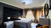 Main Bedroom - 21 square meters of property in Castleview