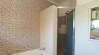 Main Bathroom - 14 square meters of property in Observatory - JHB