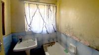 Bathroom 1 of property in Embalenhle