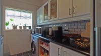 Kitchen - 9 square meters of property in Birdhaven - JHB