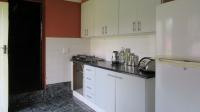 Kitchen - 11 square meters of property in Greenhills