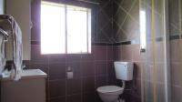 Main Bathroom - 6 square meters of property in Greenhills