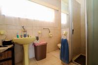 Main Bathroom of property in Meiringspark