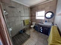 Bathroom 1 of property in Theescombe AH