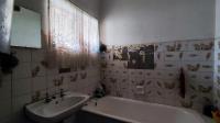 Bathroom 1 - 9 square meters of property in Vanderbijlpark