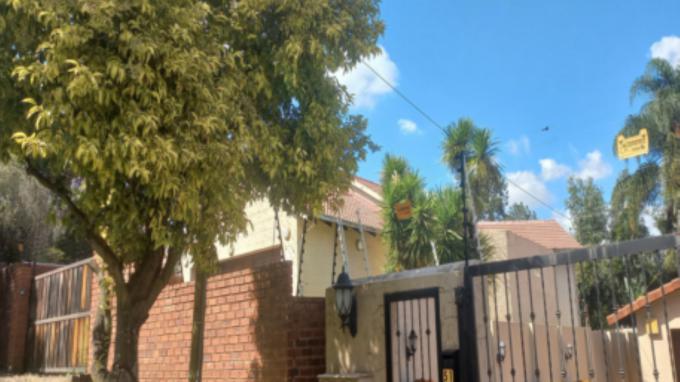 SA Home Loans Sale in Execution 4 Bedroom House for Sale in Woodmead - MR663967