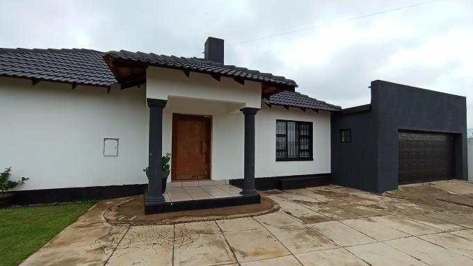 3 Bedroom Freehold Residence for Sale For Sale in Witpoortjie - Private Sale - MR663981