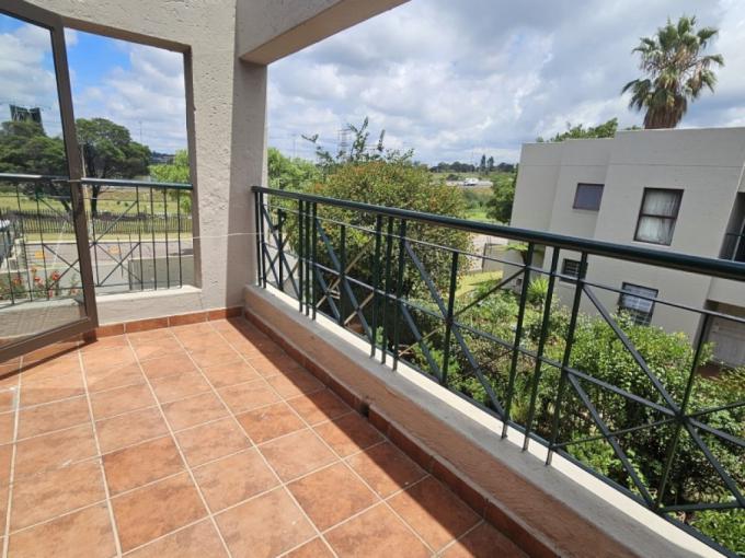 3 Bedroom Simplex for Sale For Sale in Marais Steyn Park - MR664245