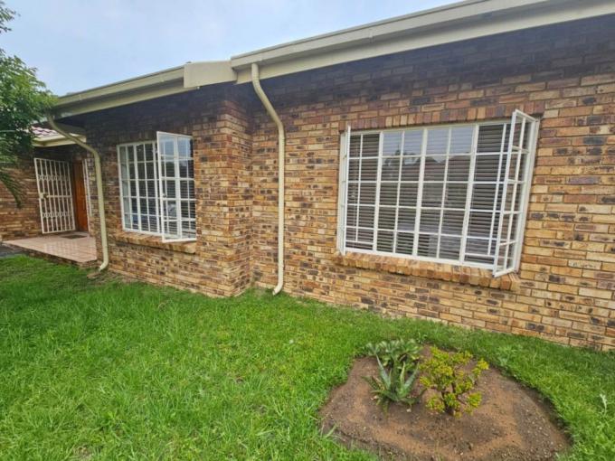 3 Bedroom Simplex for Sale For Sale in Protea Park Remove - MR664256