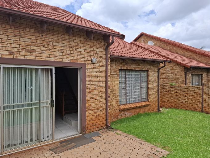 3 Bedroom Duplex for Sale For Sale in Strubensvallei - MR664263