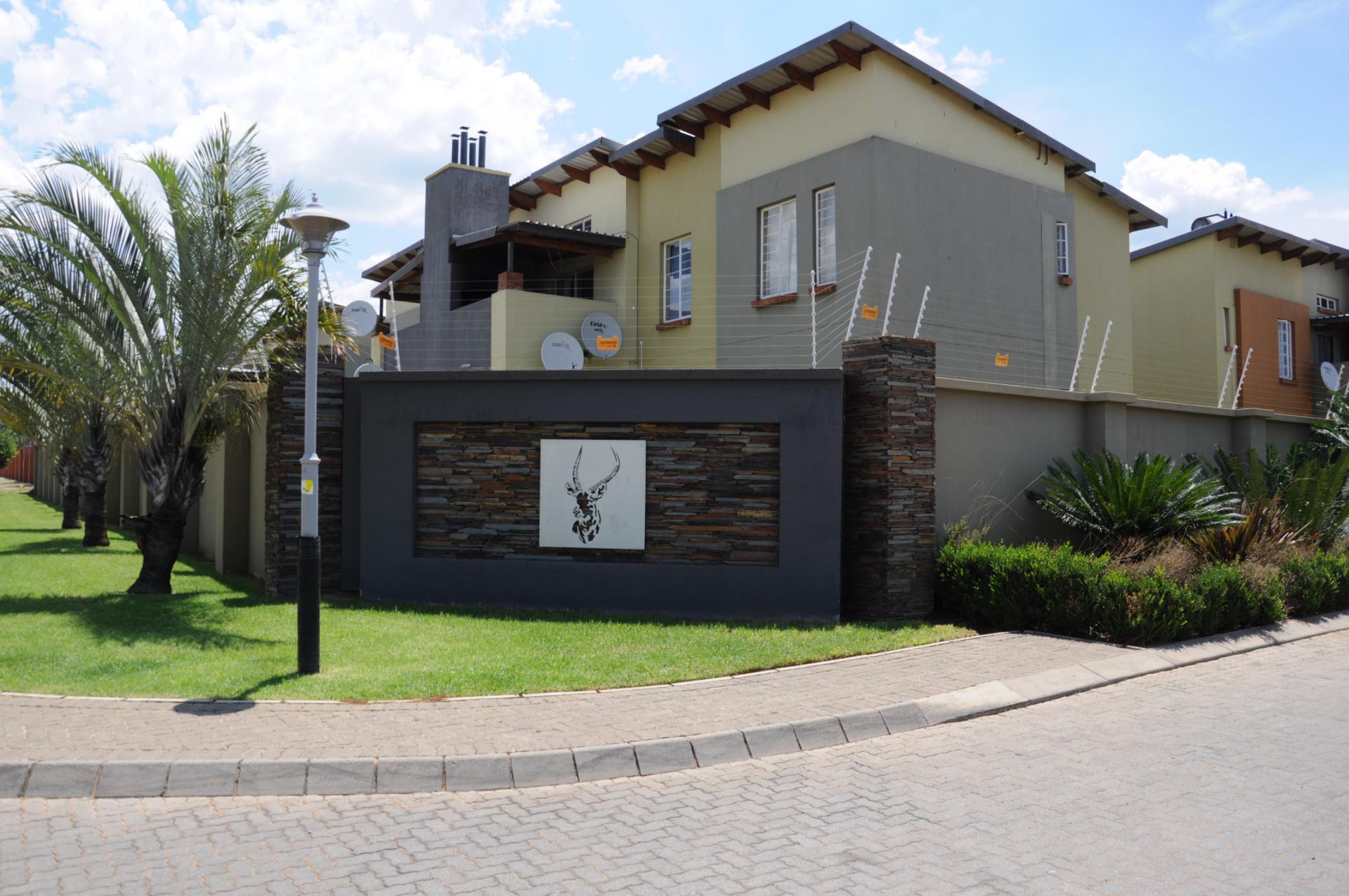 Front View of property in Waterval East