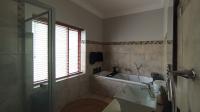 Bathroom 1 - 8 square meters of property in Bronberg