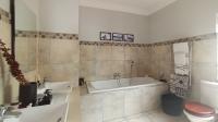 Main Bathroom - 14 square meters of property in Bronberg