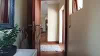 Guest Toilet - 4 square meters of property in Bronberg