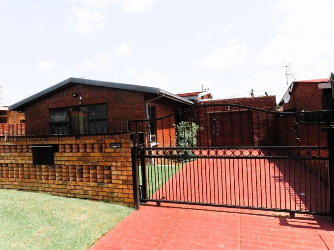 3 Bedroom House for Sale For Sale in Eersterust - MR664479