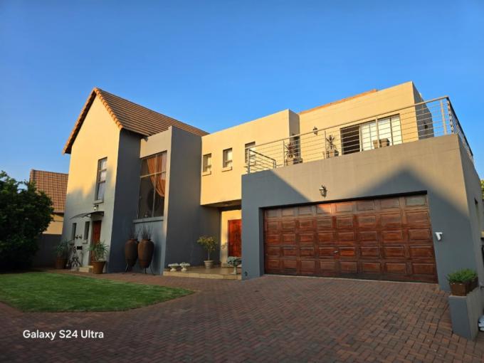 4 Bedroom House for Sale For Sale in Hartbeespoort - MR664483