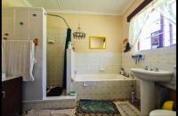 Bathroom 1 of property in Amalinda