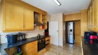 Kitchen - 16 square meters of property in Bedfordview