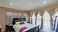 Main Bedroom - 22 square meters of property in Bedfordview