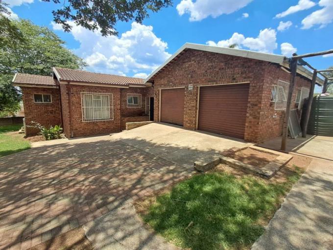 3 Bedroom House for Sale For Sale in Piet Retief - MR664701