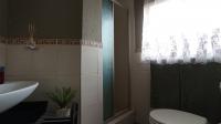 Main Bathroom - 3 square meters of property in Wilgeheuwel 