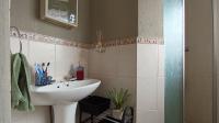 Main Bathroom - 3 square meters of property in Wilgeheuwel 