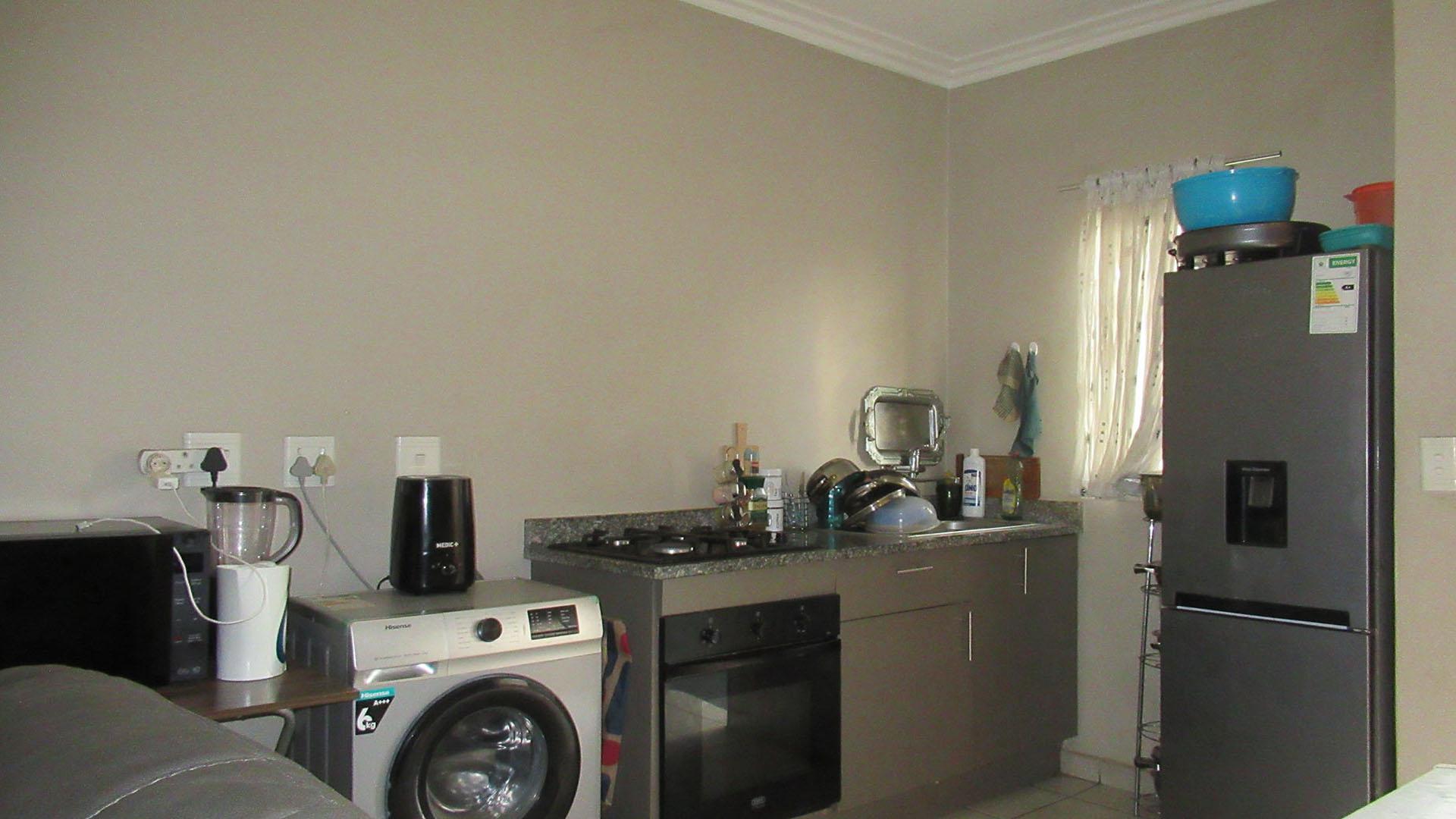 Kitchen - 10 square meters of property in South Hills