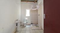 Bathroom 1 - 17 square meters of property in Klopperpark