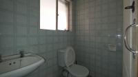 Bathroom 1 - 17 square meters of property in Klopperpark