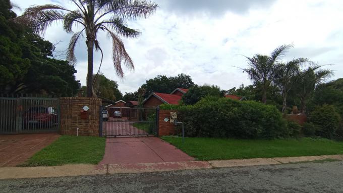 2 Bedroom House for Sale For Sale in Garsfontein - MR664827