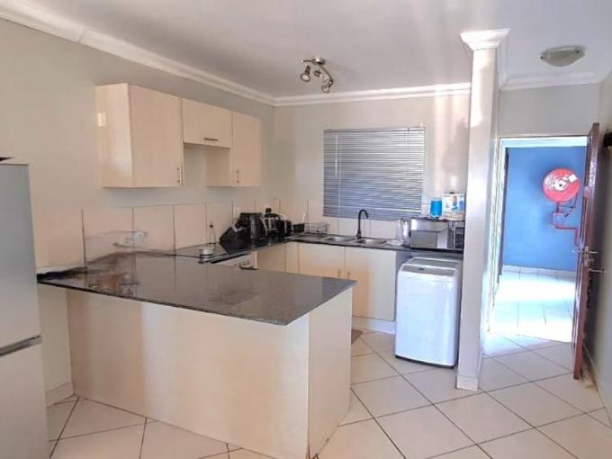 3 Bedroom Apartment for Sale For Sale in Athlone Park - MR664939