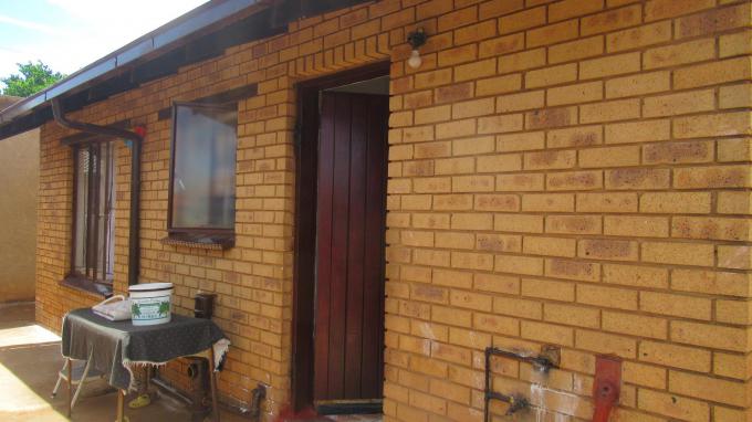 2 Bedroom House for Sale For Sale in Soshanguve - MR665037