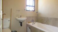 Bathroom 1 - 4 square meters of property in Toekomsrus