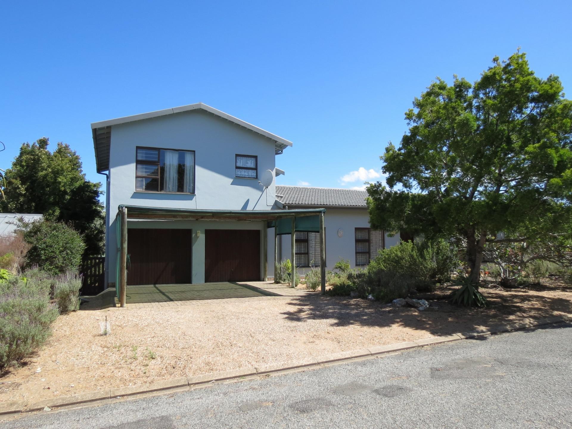  of property in Stilbaai (Still Bay)