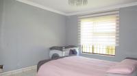 Main Bedroom - 24 square meters of property in Rangeview