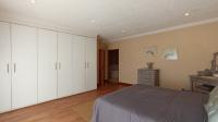 Main Bedroom - 27 square meters of property in Helderkruin