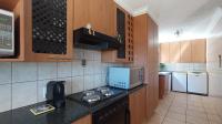 Kitchen - 19 square meters of property in Helderkruin