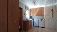 Kitchen - 19 square meters of property in Helderkruin