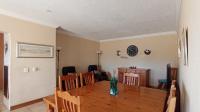 Dining Room - 17 square meters of property in Helderkruin