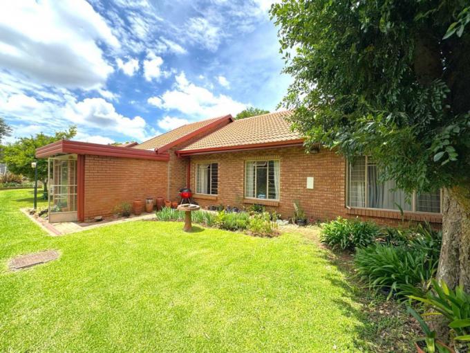 2 Bedroom Retirement Home for Sale For Sale in Faerie Glen - MR665256