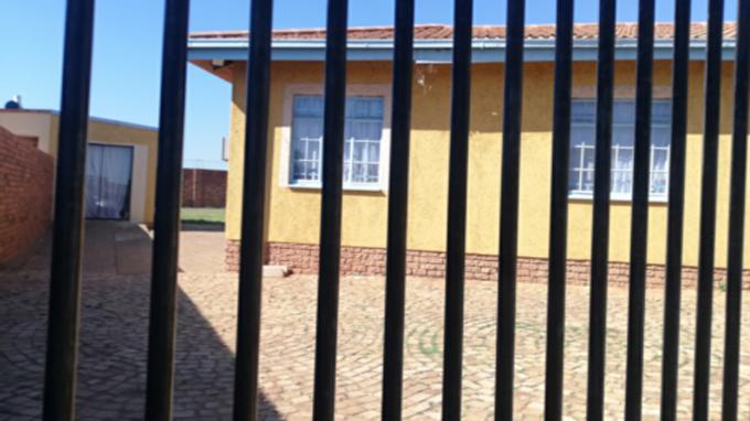 SA Home Loans Sale in Execution 3 Bedroom House for Sale in Lenasia - MR665303