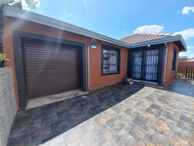 2 Bedroom House for Sale For Sale in Vosloorus - MR665336