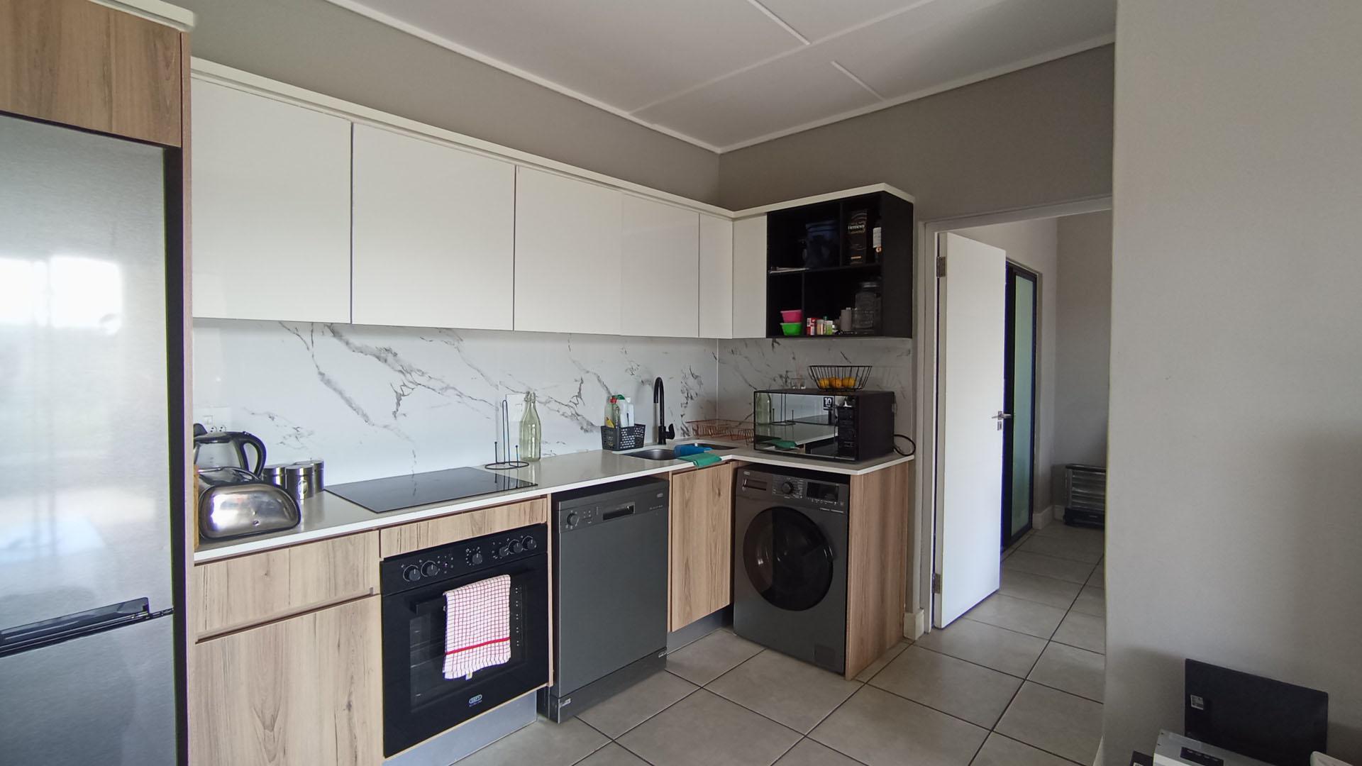 Kitchen - 9 square meters of property in Jukskei View