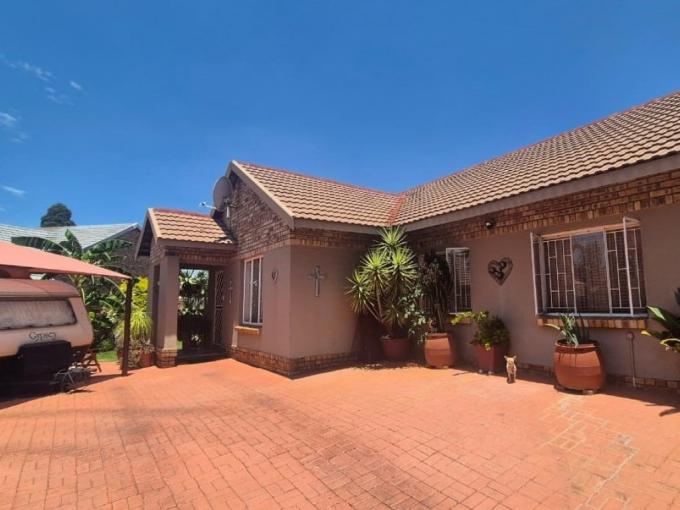 4 Bedroom House for Sale For Sale in Waterval East - MR665499