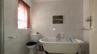 Main Bathroom - 10 square meters of property in Paulshof