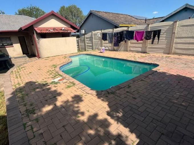 4 Bedroom House for Sale For Sale in Vanderbijlpark - MR665657