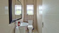 Guest Toilet - 3 square meters of property in La Lucia